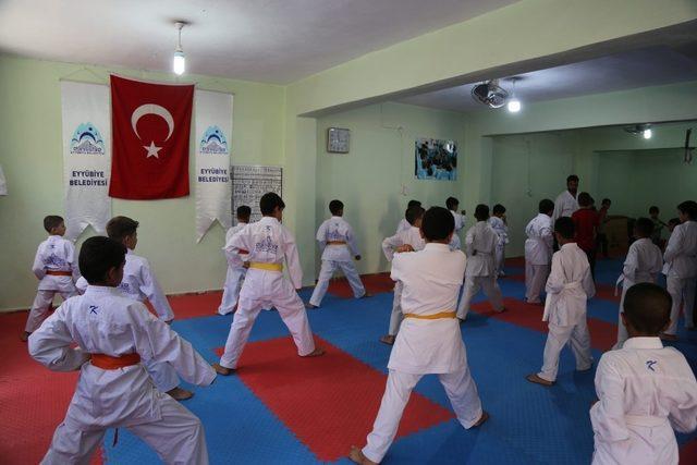 Şanlıurfa’da gençlere sportif faaliyetler devam ediyor