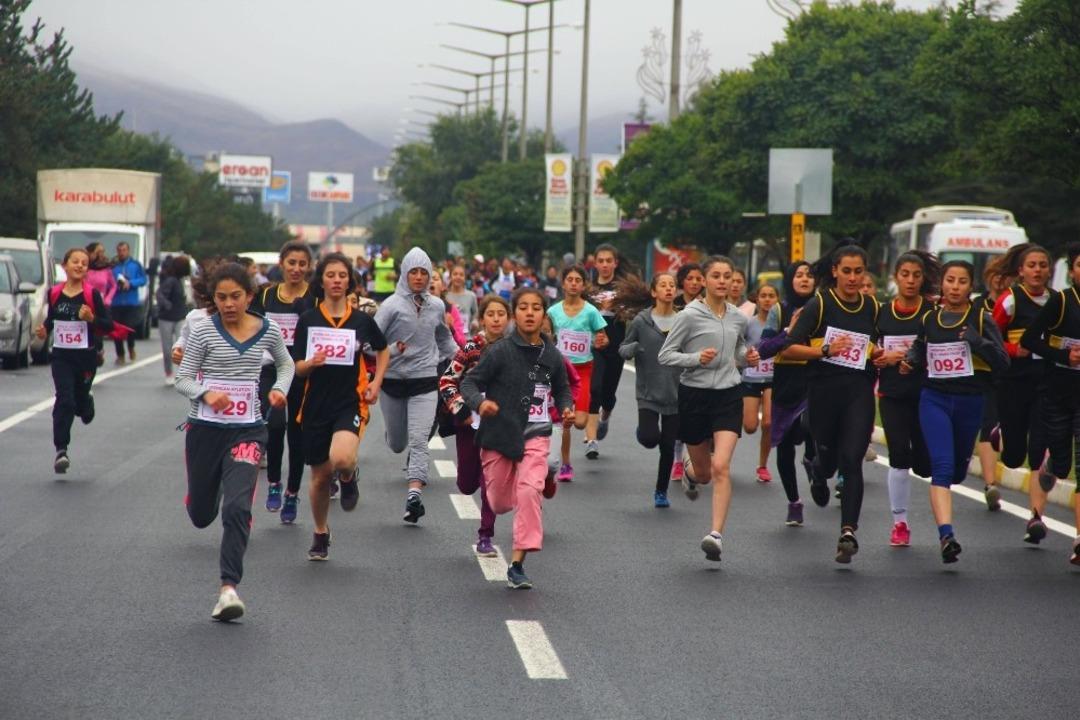 Erzincan&rsquo;da Cumhuriyet koşusu yapıldı