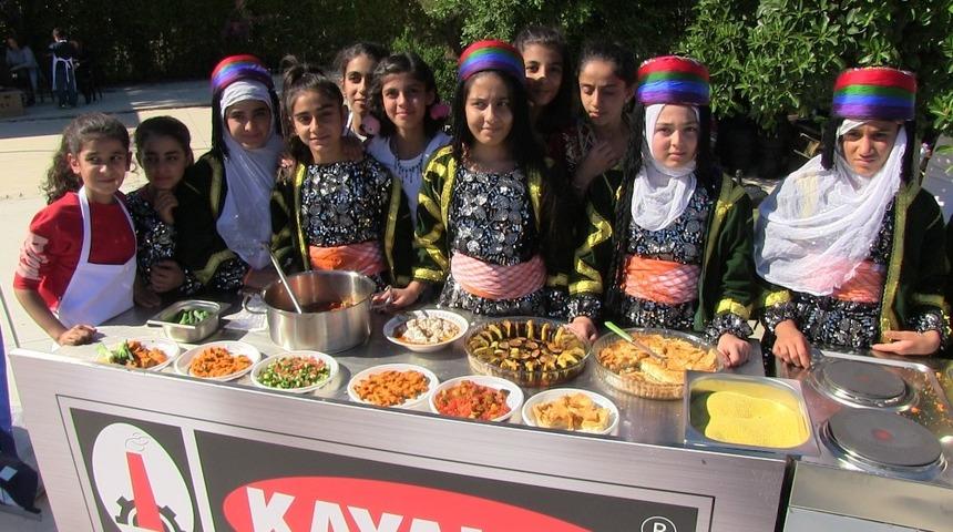 Minik şefler h&uuml;nerlerini sergiledi