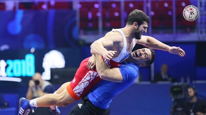 D&uuml;nya G&uuml;reş Şampiyonası'nda Metehan Başar altın madalya kazandı