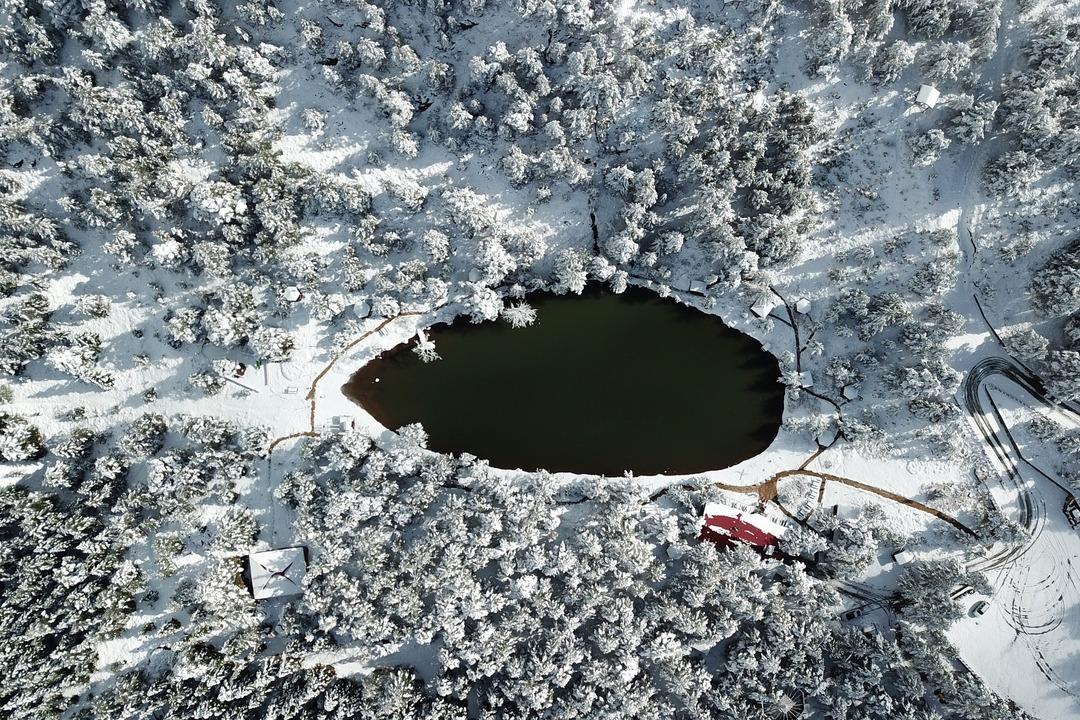 G&uuml;m&uuml;şhane'deki Limni G&ouml;l&uuml;&rsquo;nde kış g&uuml;zelliği