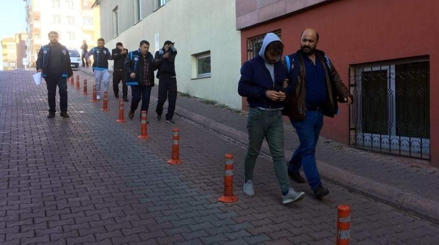 İstanbul&rsquo;dan gelerek hırsızlık yapan 5 şahıs tutuklandı