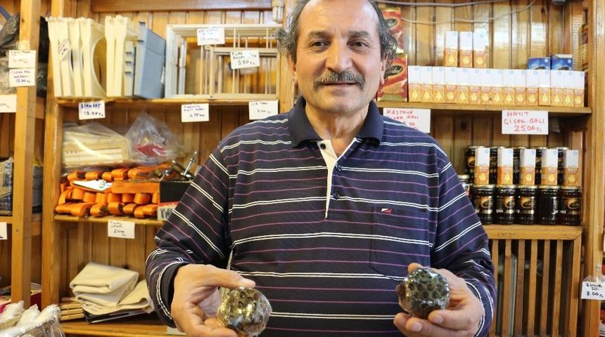 Y&uuml;zdeki sivilcelere yeni &ccedil;&ouml;z&uuml;m; bal sabunu