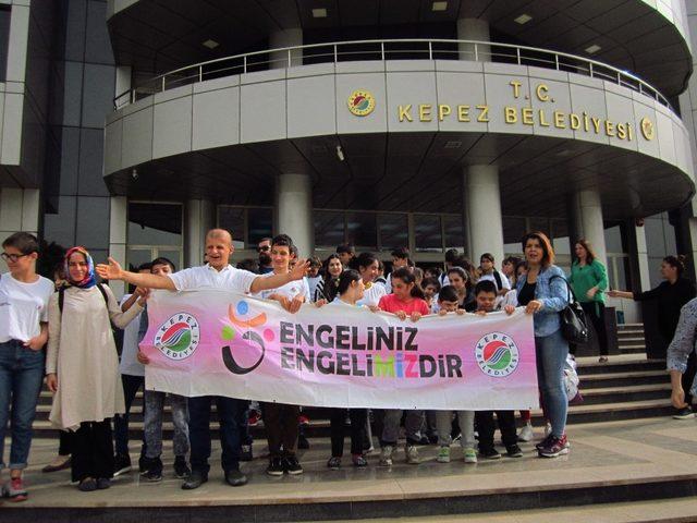 Kepez engelleri aşıyor