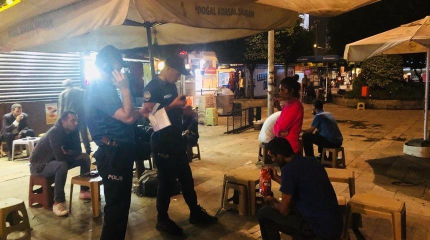 Bek&ccedil;i polis ele ele &ccedil;alışıyor