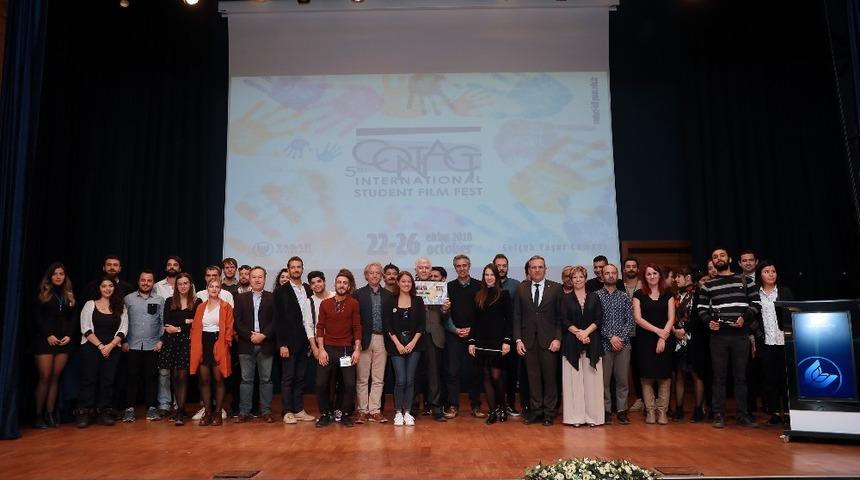 D&ouml;rt bir yandan &ouml;ğrenci filmleri İzmir&rsquo;de buluştu