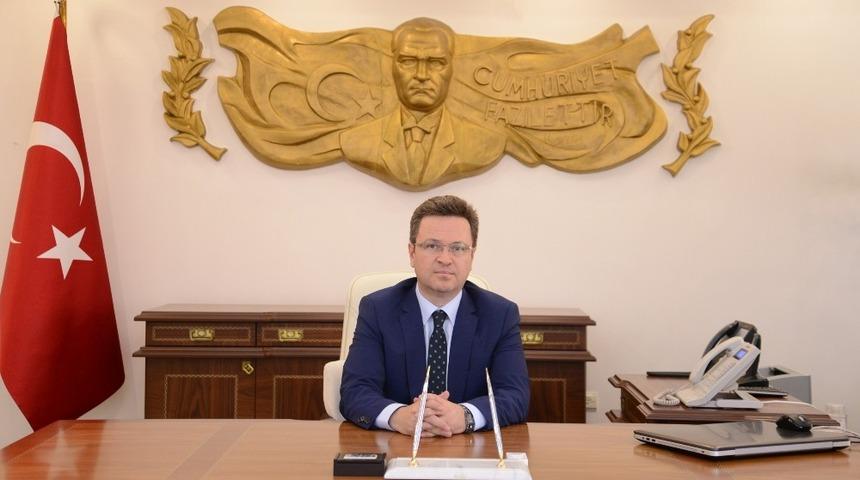 Vali &Uuml;nl&uuml;&rsquo;den Cumhuriyet Bayramı mesajı