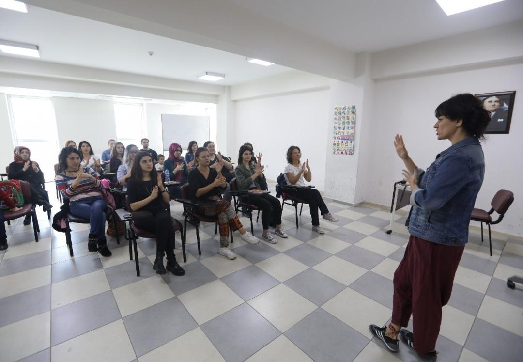 Cumhuriyeti işaret diliyle kutladılar