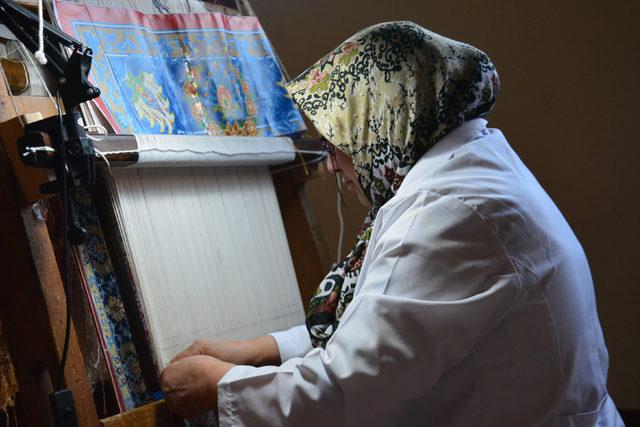 30 yıl sonra başlayan ipek halıcılığı, kadınların geçim kaynağı
