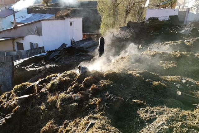 Gümüşhane’de yangın; 2 ev ve samanlık kül oldu