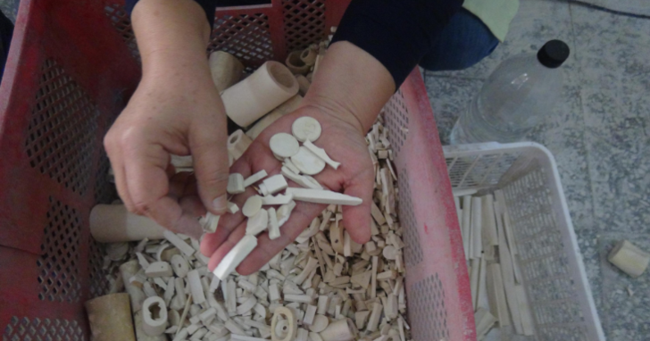 Kemikten yapılan eşyalar minyatür resimle renkleniyor  G5