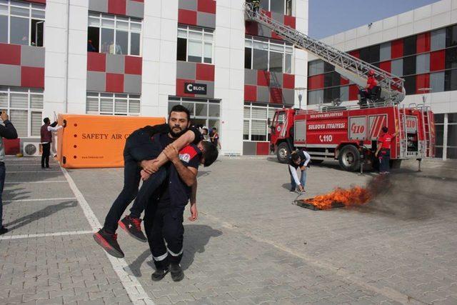 Öğrencilerden 'kurtarma tatbikatı' gerçeği aratmadı