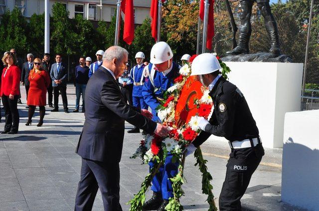 Manisa’da Cumhuriyet Bayramı çelenk sunma töreni yapıldı