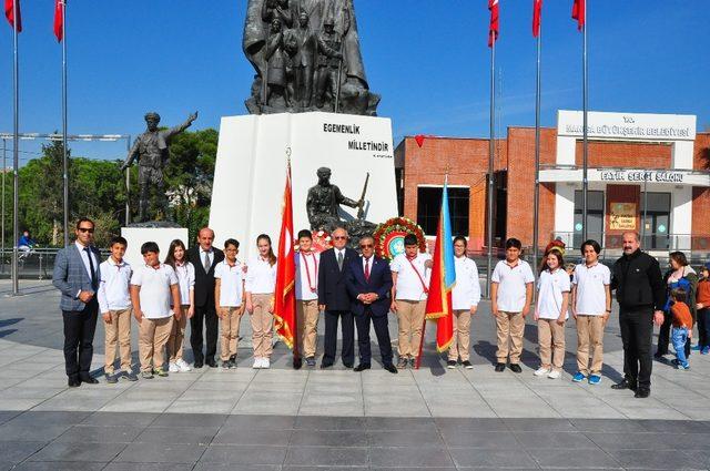 Manisa’da Cumhuriyet Bayramı çelenk sunma töreni yapıldı