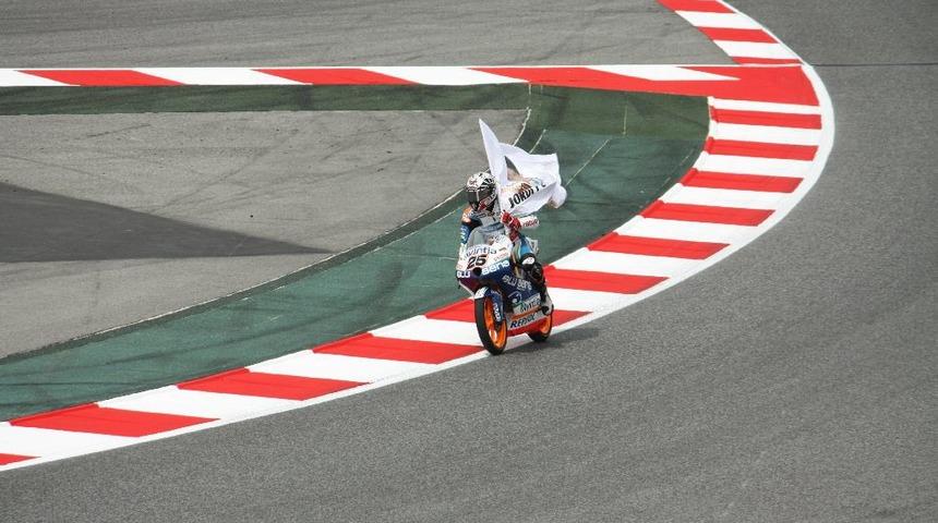 MotoGP'de Avustralya Grand Prix'sini Vinales kazandı