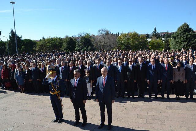 Balıkesir’de Cumhuriyet Bayramı çelenk sunumu ile başladı