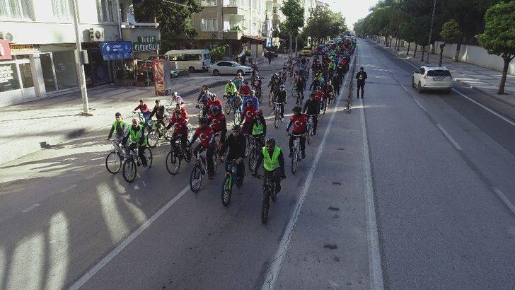 Tahmazoğlu vatandaşlarla Cumhuriyet için pedal çevirdi G1