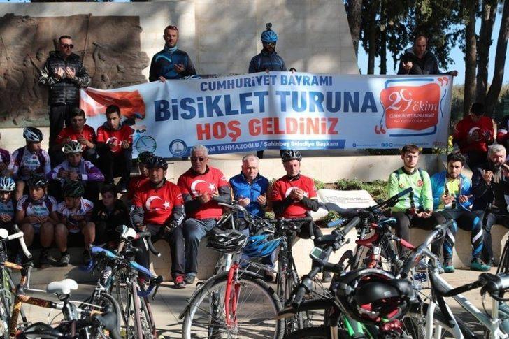 Tahmazoğlu vatandaşlarla Cumhuriyet için pedal çevirdi G3