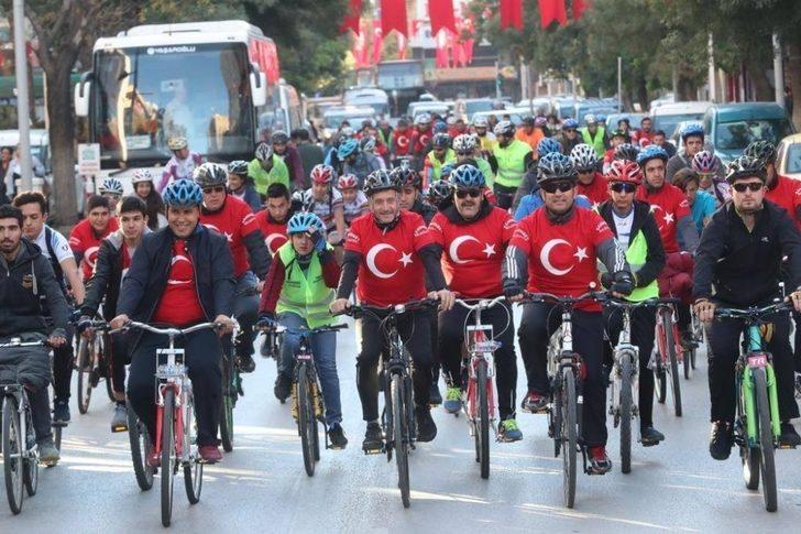 Tahmazoğlu vatandaşlarla Cumhuriyet için pedal çevirdi G4