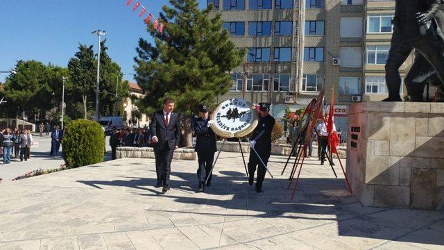 29 Ekim Cumhuriyet Bayramı Burdur’da çelenk sunumuyla başladı