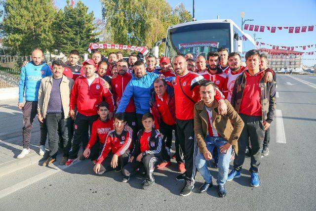 Sivas Belediyesi’nden taraftara sıcak çorba ikramı