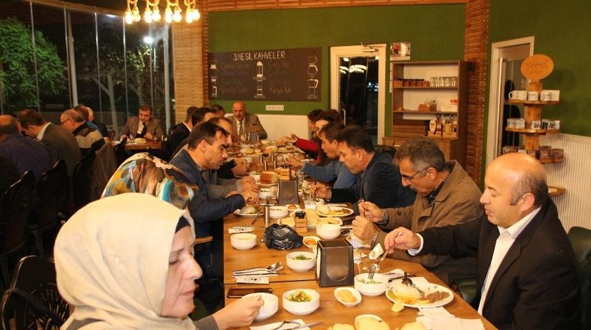 Başkan Yemenici teşekk&uuml;r belgesi takdim etti