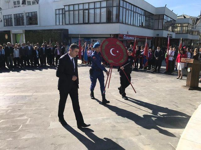 Akçakoca’da Cumhuriyet Bayramı töreni çelenk sunumuyla başladı