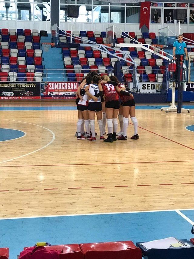 İdmanyurduspor Bayan Voleybol takımı liderliğini sürdürdü