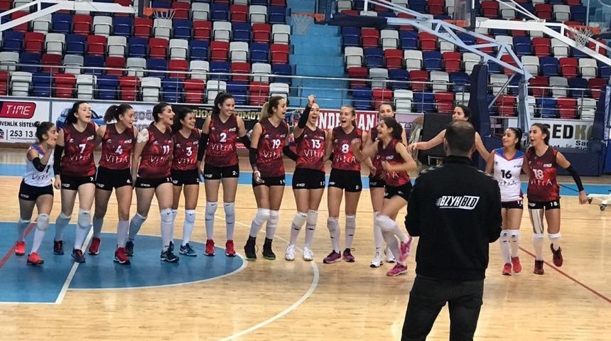 İdmanyurduspor Bayan Voleybol takımı liderliğini s&uuml;rd&uuml;rd&uuml;