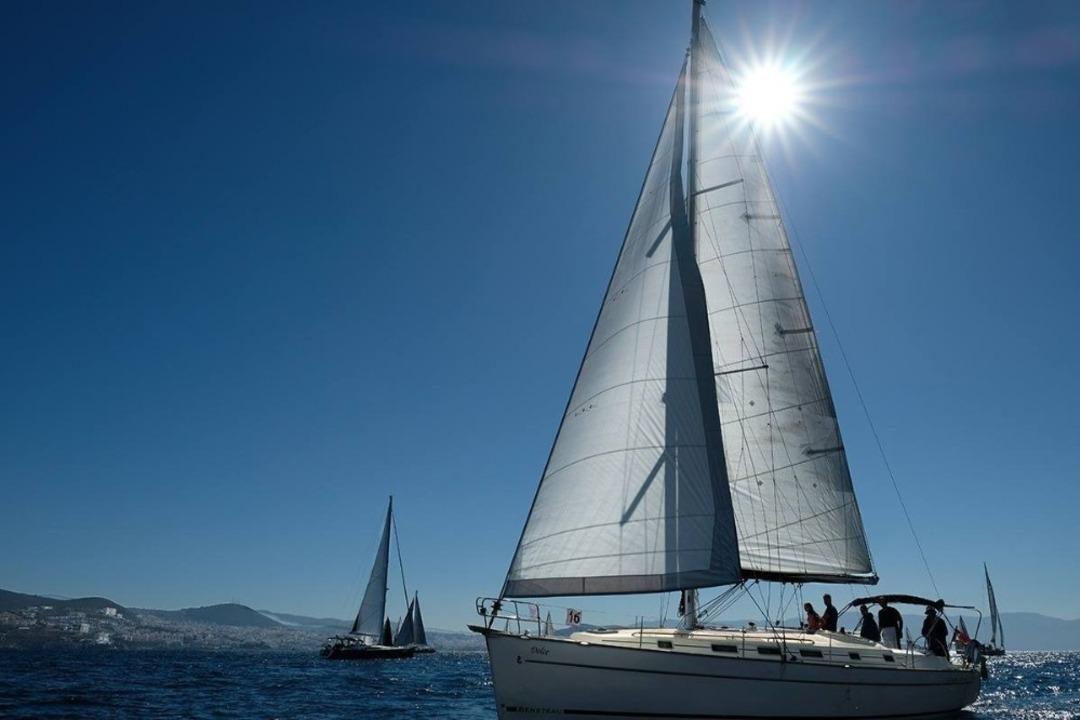 Kuşadası&rsquo;nda &ldquo;Cumhuriyet Kupası&rdquo; yelkenli yarışları d&uuml;zenlendi