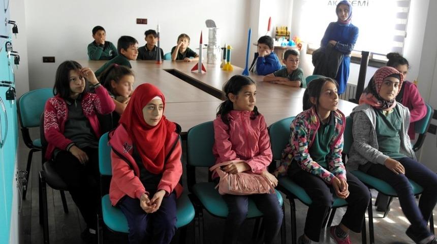 Kocasinanlı &ccedil;ocuklar gelecekleri i&ccedil;in yapılan yatırımları incelediler