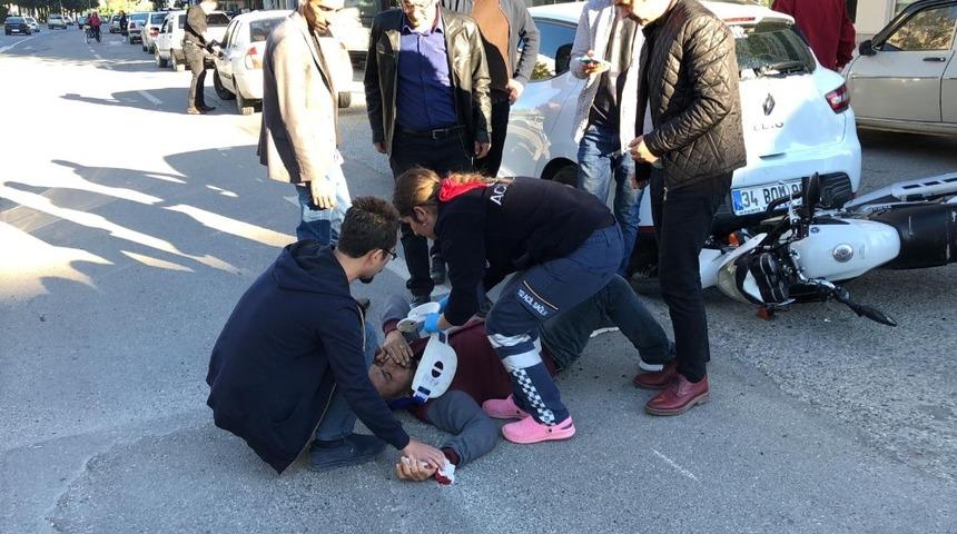 Motosiklet ile otomobil çarpıştı: 1 Yaralı