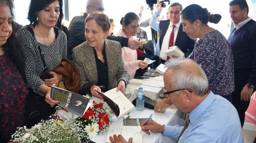 Usta yazar Ataol Behramoğlu i&ccedil;in s&ouml;yleşi ve imza g&uuml;n&uuml; etkinliği d&uuml;zenlendi