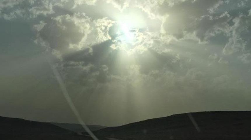 İnsan siluetli bulut g&ouml;renleri şaşırttı