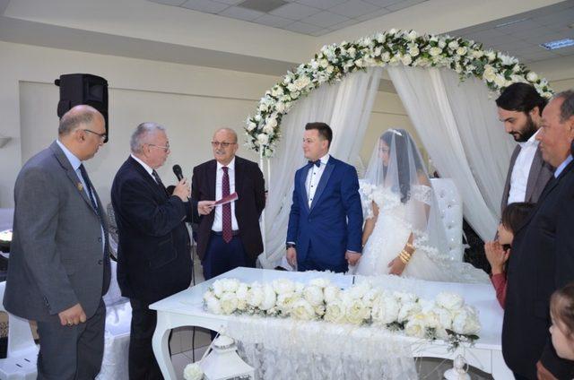 Fransız ve Türk Başkan nikah kıydı