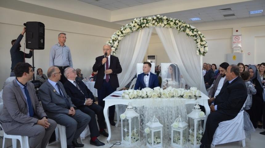 Fransız ve T&uuml;rk Başkan nikah kıydı