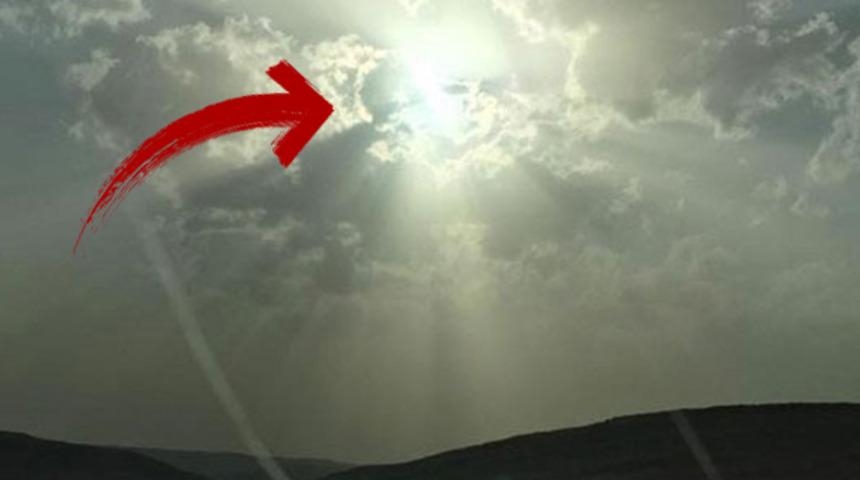 Gökyüzüne bakanlar şaşkınlığını gizleyemedi! İlginç görüntü