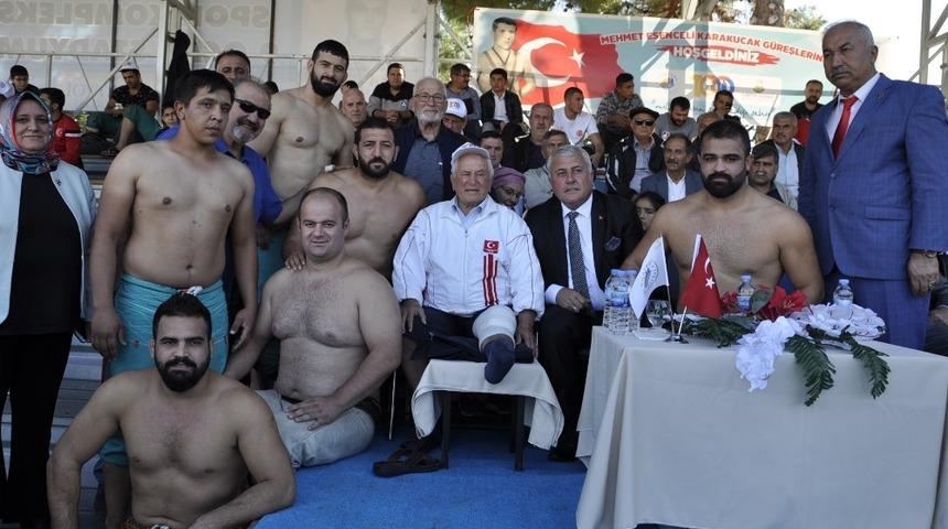 Dörtyol’da başpehlivanlığı Ömer Yavuz kazandı