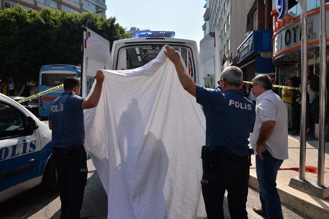 Ablasının intihar ettiği oteli seyertti, sonra kendi de ölüme atladı