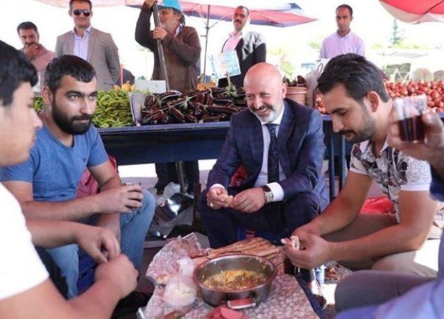 Vatandaş Başkan &Ccedil;olakbayrakdar&rsquo;ı sevgiyle karşılıyor 3