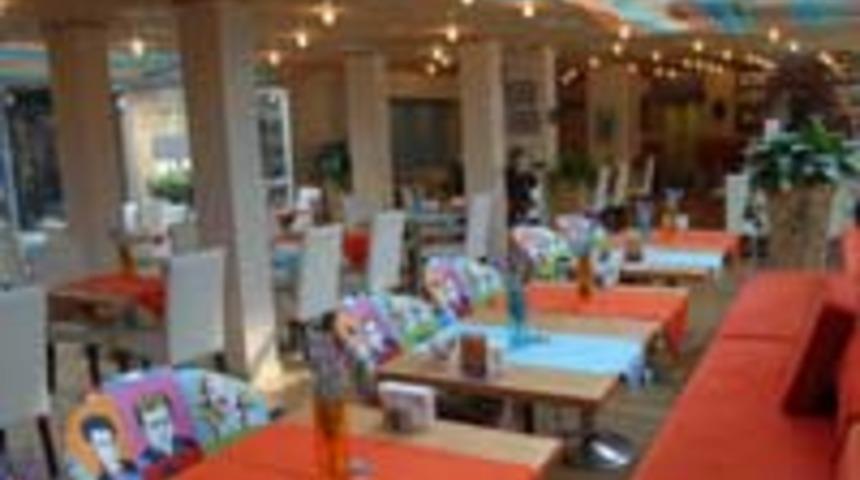 Popstar Barış Cadde Fo&ccedil;a&rsquo;da&hellip;