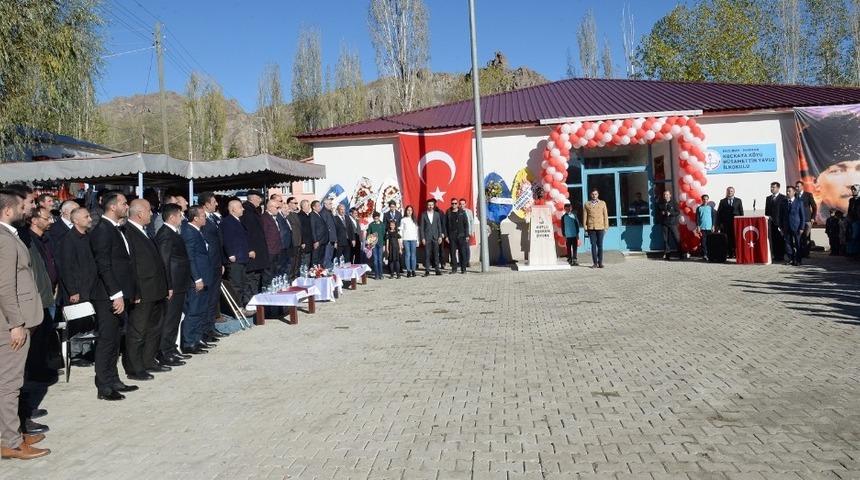 Vali Azizoğlu: “Geleceğin mimarları bugünün çiçekleri bu sıralarda yetişiyor”