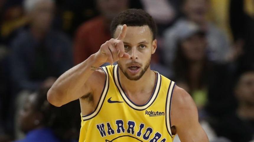 Stephen Curry, NBA'de bir rekora daha imza attı