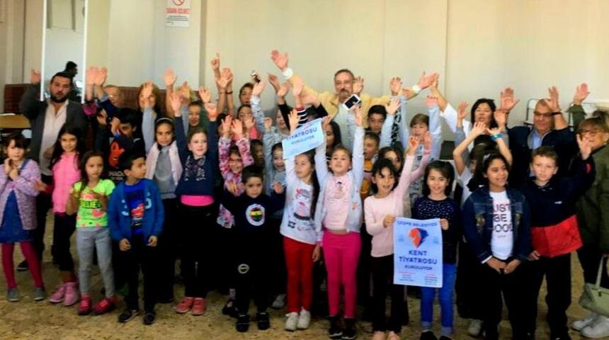 &Ccedil;eşme&rsquo;de Kent Tiyatrosu kuruldu