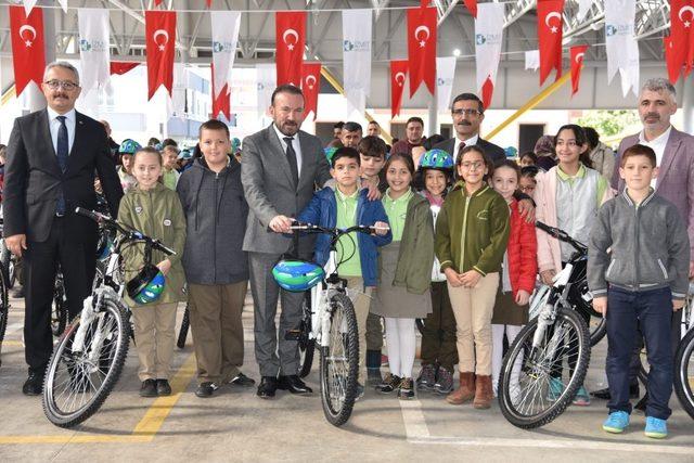 İzmit’te bisikletsiz çocuk kalmayacak 1