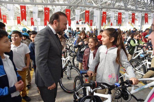 İzmit’te bisikletsiz çocuk kalmayacak 2