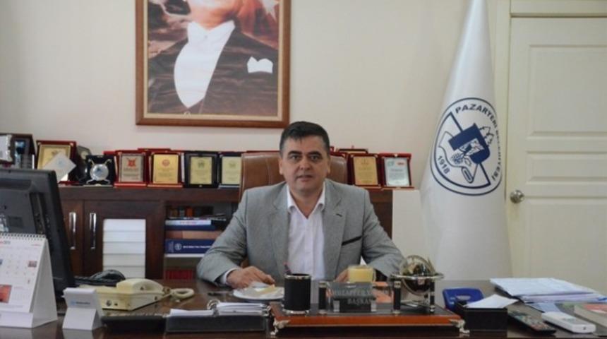 Dev T&uuml;rk bayrağı il&ccedil;enin her tarafından g&ouml;r&uuml;n&uuml;yor