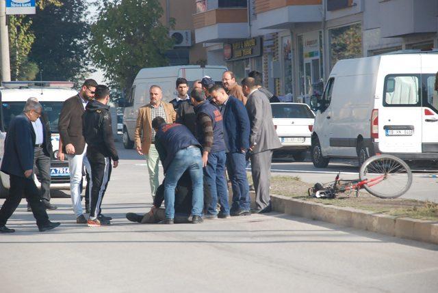 Emniyet şeridine takılan bisikletli yaralandı