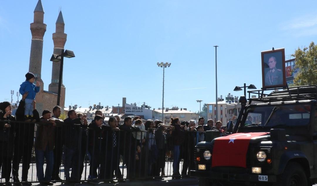Cumhuriyet&rsquo;in temellerinin atıldığı Sivas&rsquo;ta bayram coşkusu