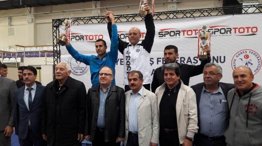 Yıldız Erkekler g&uuml;reş m&uuml;sabakaları Afyonkarahisar&rsquo;da yapıldı